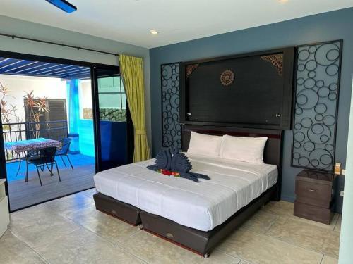 Cyrille Villa Luxury 4 Bedrooms Holiday Home - Tap to explore photos