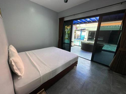 Cyrille Villa Luxury 4 Bedrooms Holiday Home - Tap to explore photos