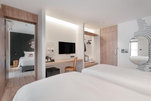 Blu Monkey Hub and Hotel Laguna, Bangtao Phuket - Tap to explore photos