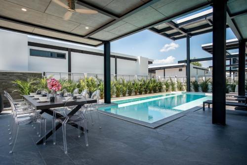 LUXURY 4BR Oxygen Pool Villa Near Nai Harn Beach - Sunset Garden 7 - Tap to explore photos