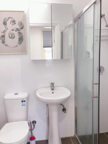 Serene Double Studio - Mins to Station & UNSW - Tap to explore photos
