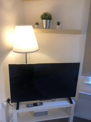 Hackney E5 - Perfect for Couples getaway - Tap to explore photos