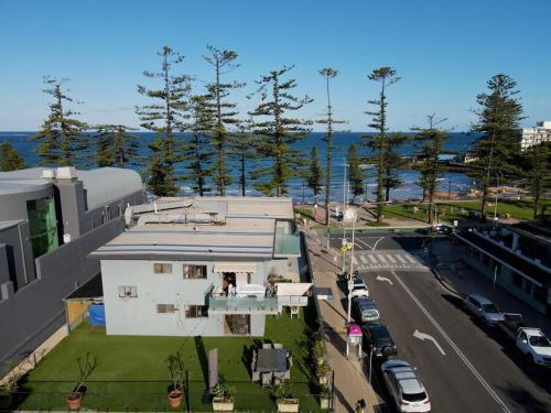 Dee why apartment on the beach with huge balcony - Tap to explore photos