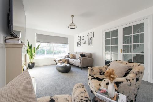Stunning 5 bedroom detached house in Hornchurch - Tap to explore photos