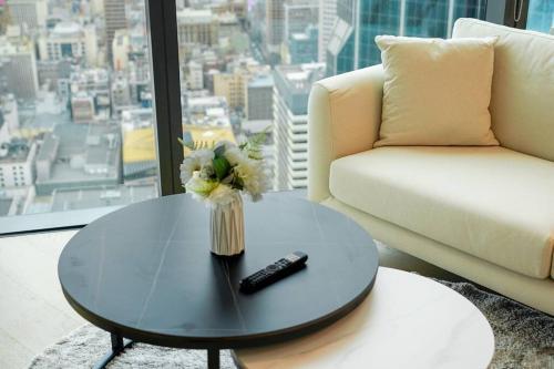 Central High Rise Views Perfect Location CBD 2B2B - Tap to explore photos