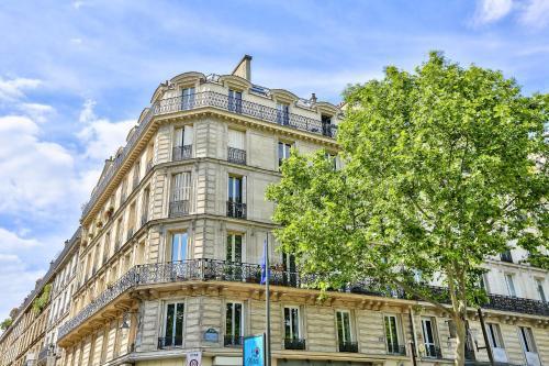 Urban Flat 119 - Spacious 5 Bedroom Flat in Paris