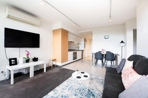 Clarendon Heights South Melbourne Stay w Parking - Tap to explore photos