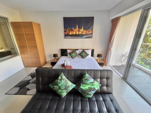 Chic condominium Karon A215