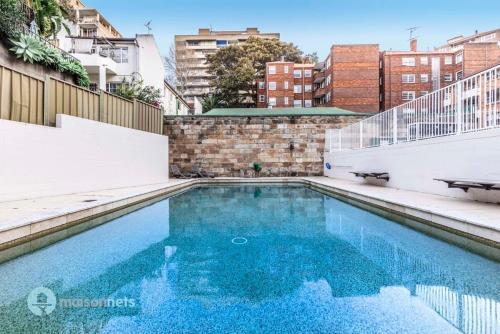 Sydney Harbour Studio W Pool Elizabeth Bay - Tap to explore photos