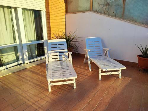 A&C WHITE DIAMOND con larga terrazza di 50 mq sul mare - Tap to explore photos