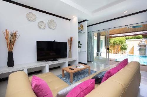 Tropical 3BR Pool Villa Prima, just 5min Drive to NaiHarn and Rawai Beach - Tap to explore photos