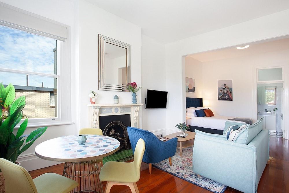 Spacious Studio With Balcony in Inner-city Glebe - Tap to explore photos