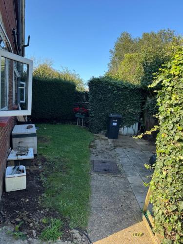 Beautiful 2 Bedroom Maisonette in East London - Tap to explore photos