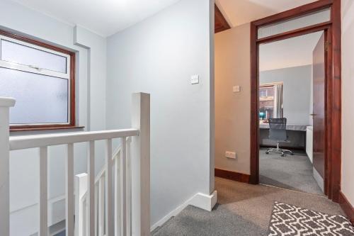 Spacious 3BR flat in Paddington and Hyde Park - Tap to explore photos