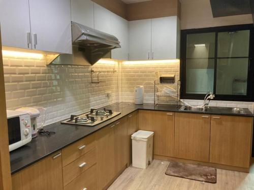 Entire guest house family friendly duplex in the city - Tap to explore photos