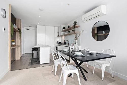 A Stylish 2BR Apt with FREE Parking - Tap to explore photos