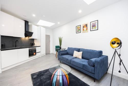 Cozy 1-Bedroom in Central London, NW6 - Tap to explore photos