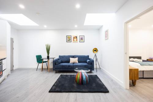 Cozy 1-Bedroom in Central London, NW6 - Tap to explore photos