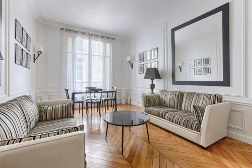 Appartement de Luxe sur les Invalides - Tap to explore photos