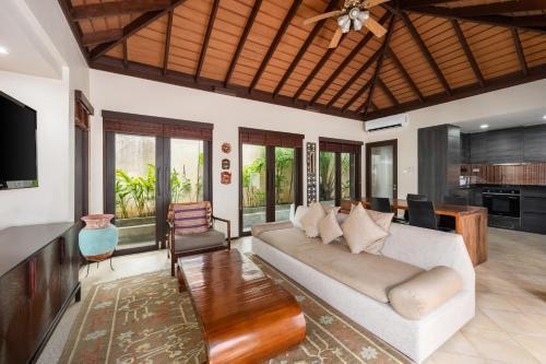 Buoyant Forest villa 2Br private pool big garden - Tap to explore photos