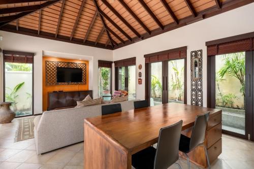 Buoyant Forest villa 2Br private pool big garden - Tap to explore photos