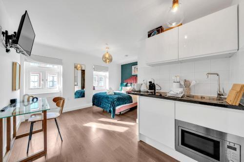 Urban Elegance Luxury Living with Kitchenette