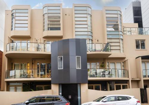 Central South Yarra Sensation 2Bdr Brilliance - Tap to explore photos