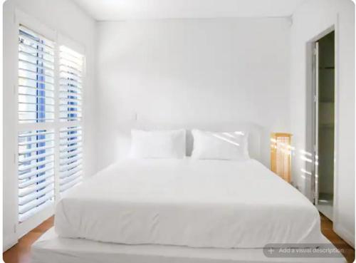 Chic Abode in Trendiest Suburb - Tap to explore photos