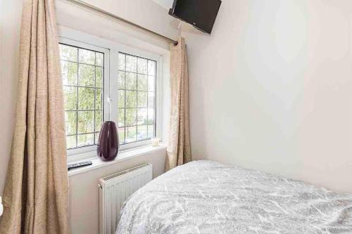 By Buildersbeds - Colne House 4 bedrooms - Tap to explore photos