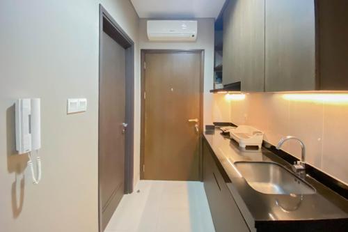 Cozy and Minimalist Studio Room Ciputra International Apartment By Travelio - Tap to explore photos