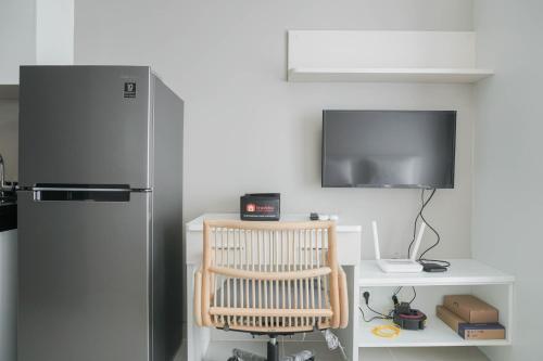 Modern and Comfort Studio at Ciputra International Apartment By Travelio - Tap to explore photos