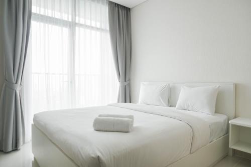 Modern and Comfort Studio at Ciputra International Apartment By Travelio - Tap to explore photos