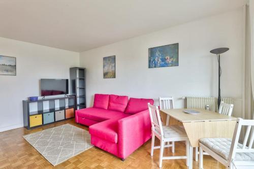 Charming apartment 3 minutes from metro station 10 - Tap to explore photos