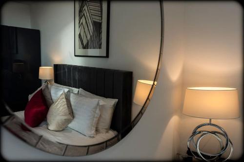 2 Bed & 2 Bath Next to Nine Elms Station - Zone 1 - Tap to explore photos