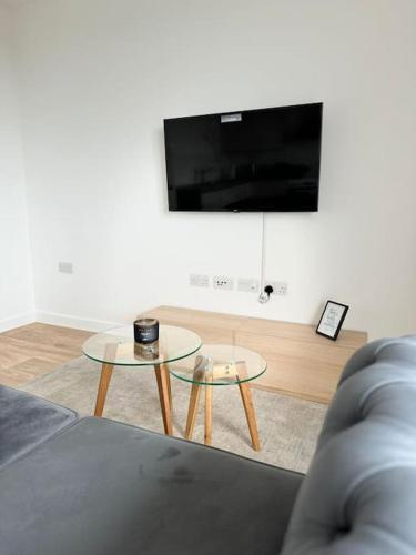 Beautiful Modern 1 Bed Flat - Tap to explore photos