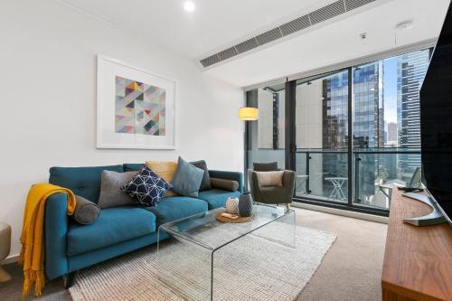 Central Southbank Apt w Balcony, Pool & Parking - Tap to explore photos