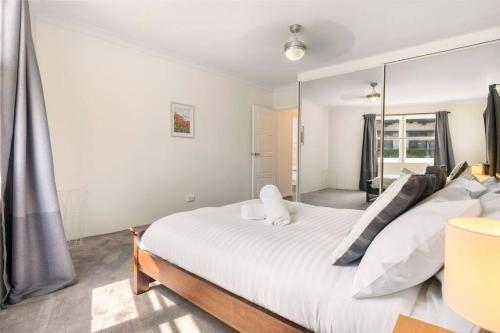 Rose Bay Retreat - light airy balcony AC & views