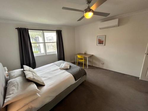 Rose Bay Retreat - light airy balcony AC & views - Tap to explore photos