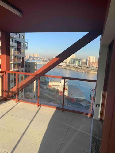 Appartement spacieux doté d'une grande terrasse, proche Paris. Parking gratuit