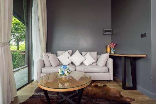 Spacious Pool Access Apartment with 2 BR - Rawai - Tap to explore photos
