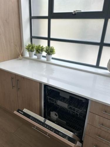 Stylish Spacious Studio, Central London- Zone 1 - Tap to explore photos