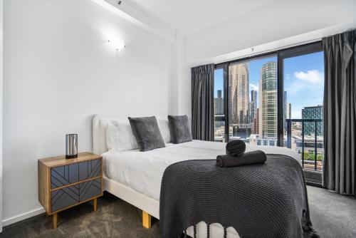 Wake to Yarra River Views, Flinders St CBD - Tap to explore photos