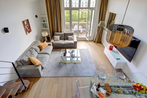 Bluestay 245 -Duplex sur les Champs-Elysées+Balcon - Tap to explore photos