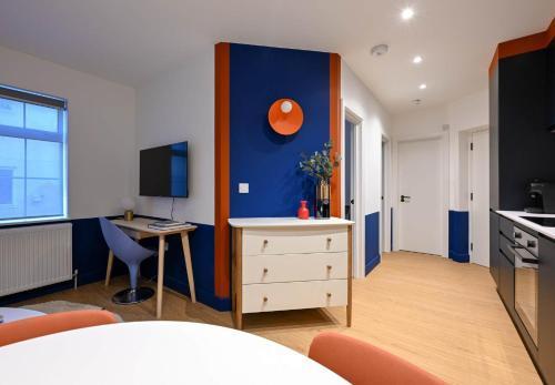 Luxurious 2-Bedroom Flat Close to Angel Stn - Tap to explore photos