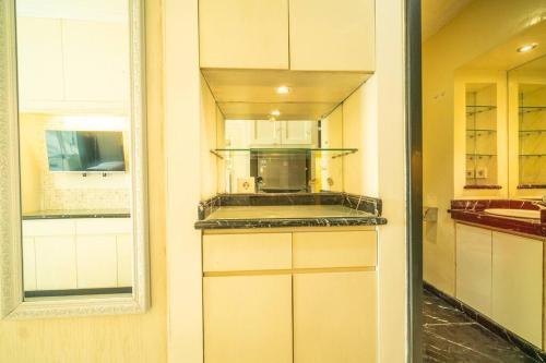 Luxury studio Near GI Mall Thamrin Executive SCBD Room Type - One-Bedroom Apartment