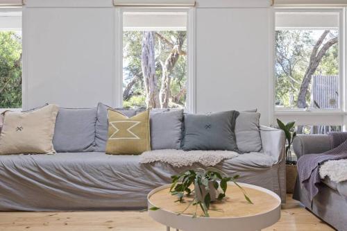 Tea-Tree Retreat, Rye - comfortable and relaxing coastal retreat - Tap to explore photos