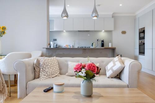 The Concord Modern 2 Bedroom Apartment - Tap to explore photos