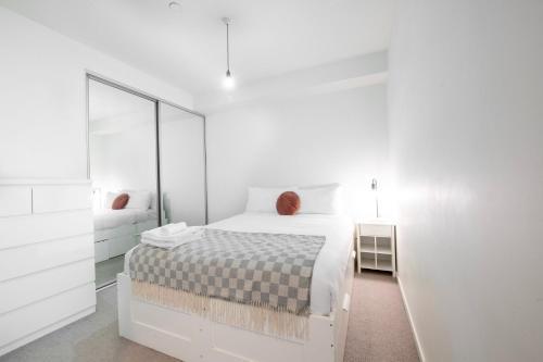 Bright City View Apartment West Melbourne