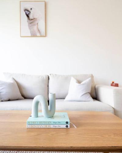 North Bondi 2BR Spacious & bright with ocean views Balcony - Tap to explore photos