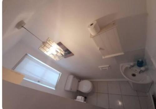 Lovely 2-bedrooom home, away from home - Tap to explore photos
